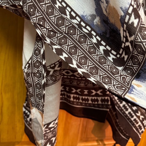 Women’s Wrap / Coverup Vince Camuto ONE SIZE - BRAND NEW - 100% Rayon - Picture 6 of 9